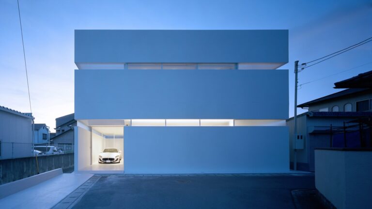 Minimalist House Facade Japan: Simplicity, Functionality, and Aesthetic Harmony