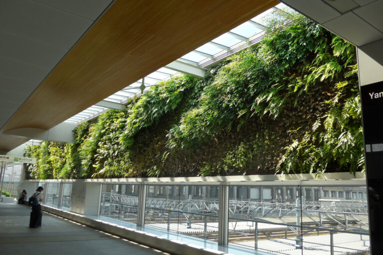 Vertical Gardens in Japan: Merging Nature with Modern Architecture